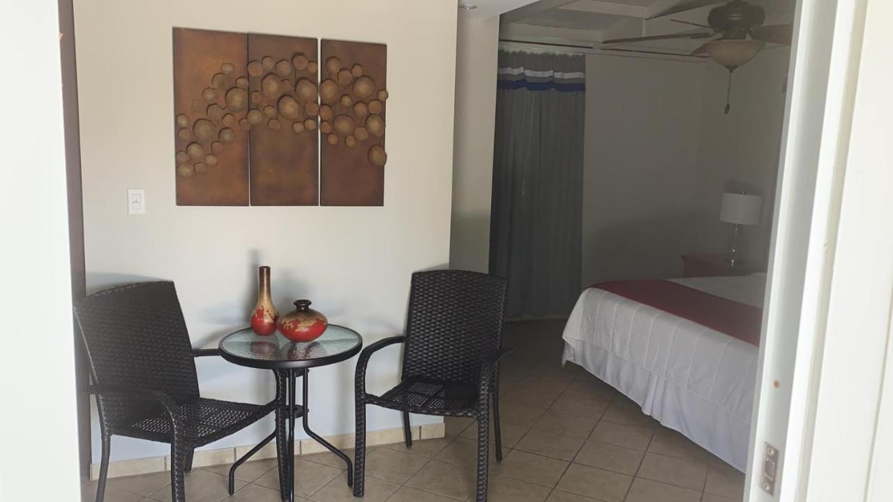 Full Moon Hotel & Restaurant Salinas Εξωτερικό φωτογραφία